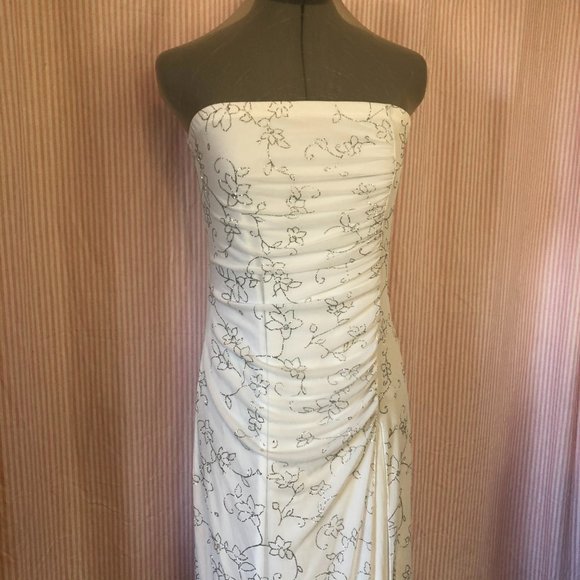 Women's Dress - Picture 3 of 8